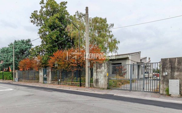 capannone in vendita a Cormano