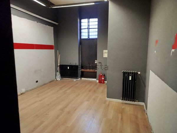 locale commerciale in vendita a Cormano