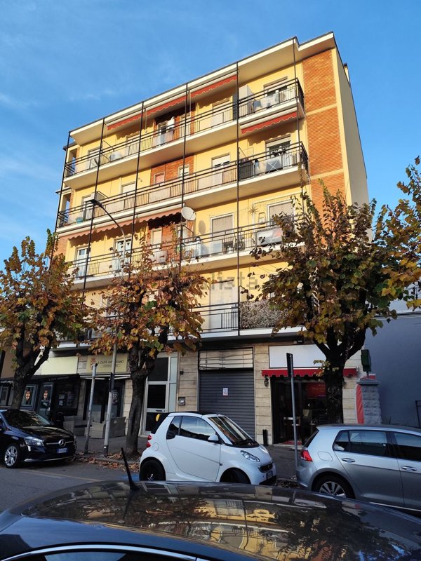 locale commerciale in vendita a Cormano