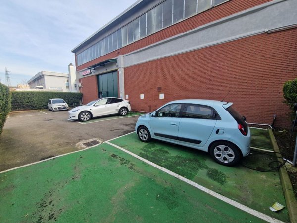 capannone in vendita a Cormano