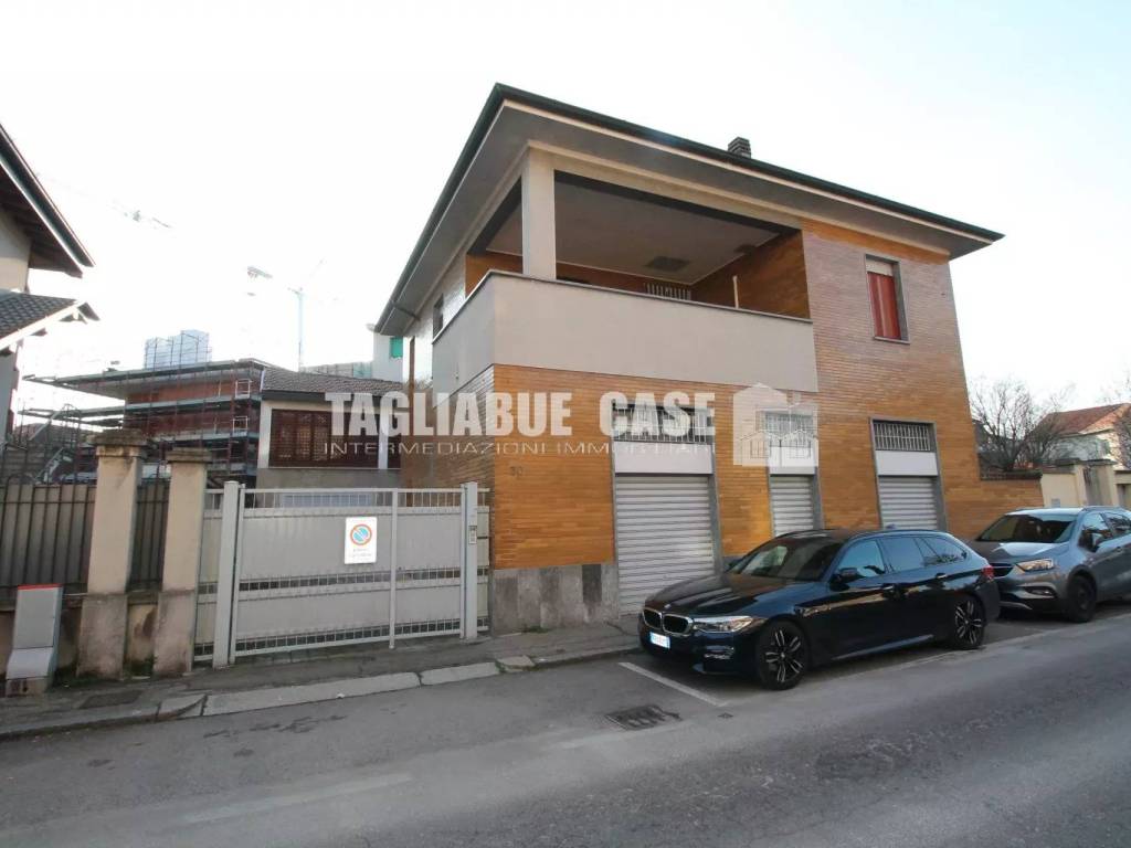 casa indipendente in vendita a Cormano in zona Brusuglio