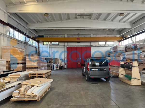 capannone in vendita a Cormano