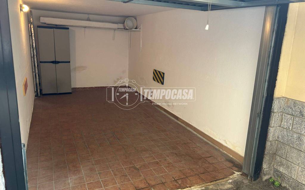 locale di sgombero in vendita a Cormano