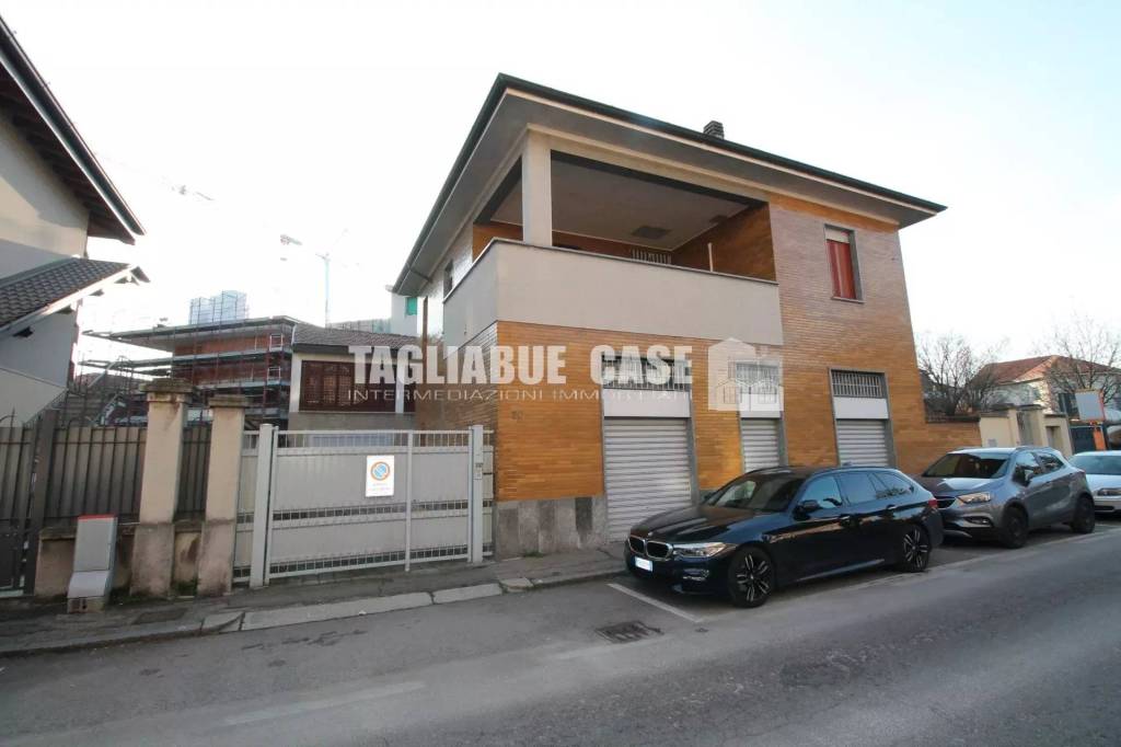 casa indipendente in vendita a Cormano in zona Brusuglio