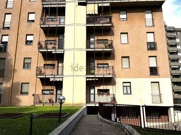 appartamento in vendita a Cormano in zona Molinazzo