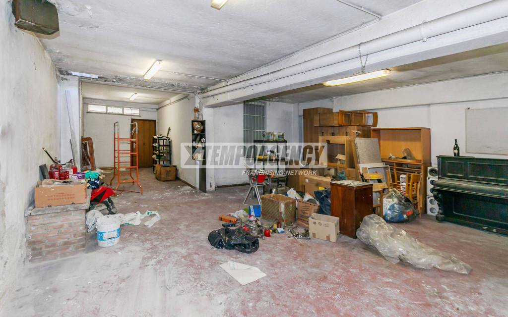 locale commerciale in vendita a Cormano