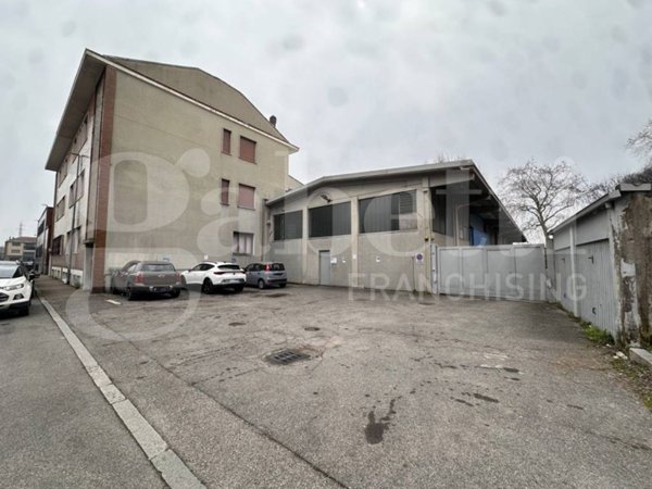 locale commerciale in vendita a Cormano