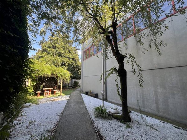 capannone in vendita a Cormano