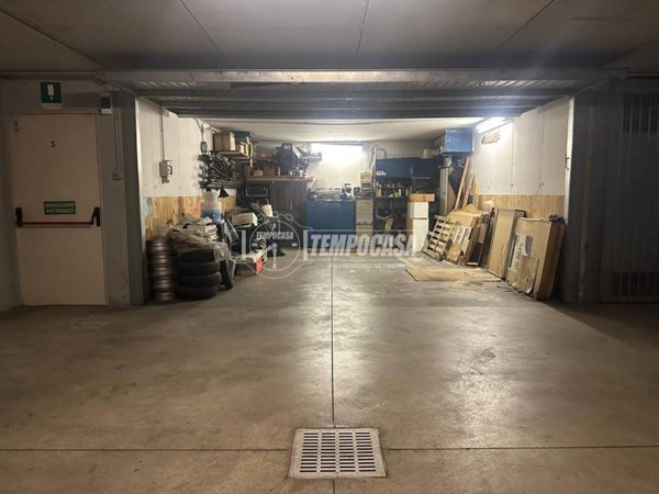 locale di sgombero in vendita a Cormano