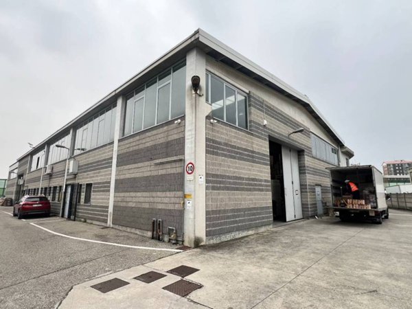 locale commerciale in vendita a Cormano