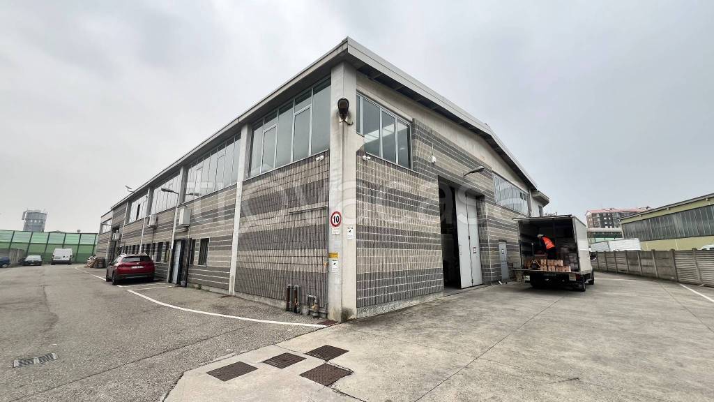 locale commerciale in vendita a Cormano