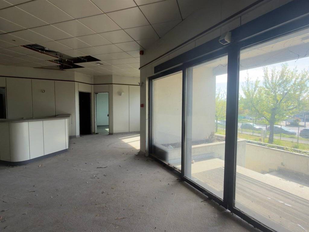 locale commerciale in vendita a Cormano