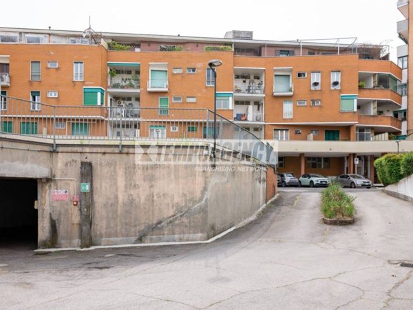 locale commerciale in vendita a Cormano in zona Brusuglio