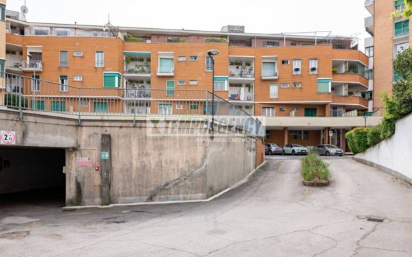 locale commerciale in vendita a Cormano in zona Brusuglio