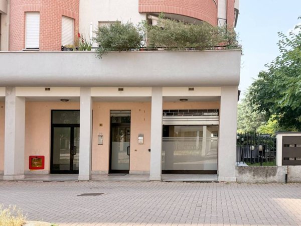 negozio in vendita a Cormano in zona Molinazzo