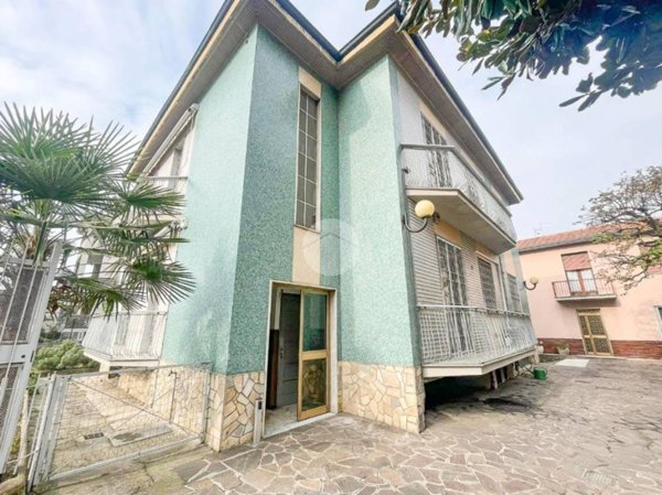 casa indipendente in vendita a Cormano in zona Brusuglio