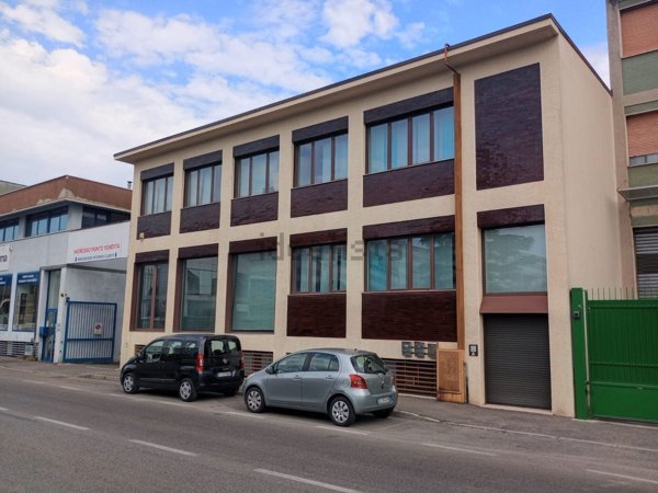 locale commerciale in vendita a Cormano
