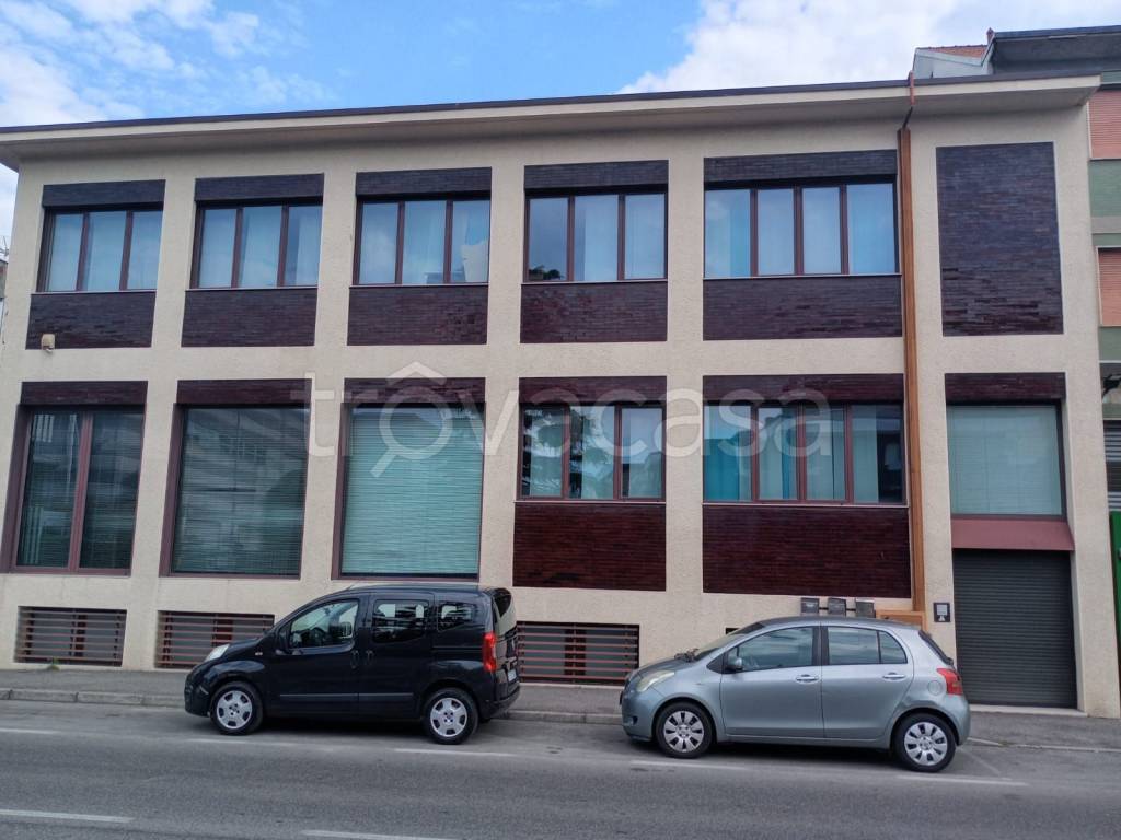locale commerciale in vendita a Cormano