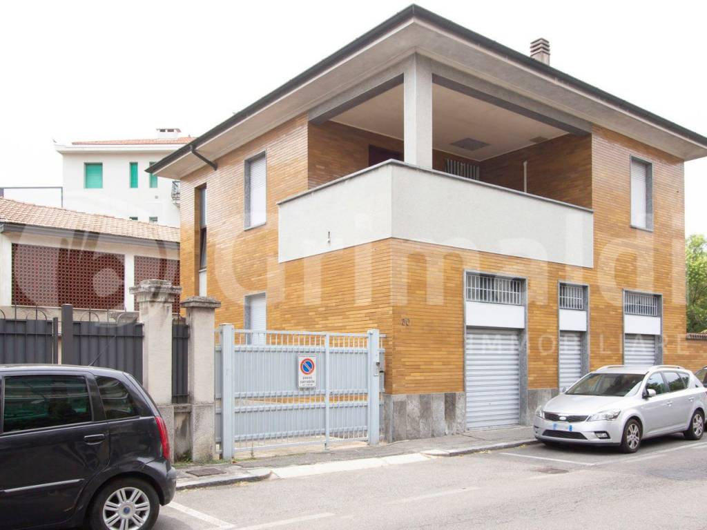 casa indipendente in vendita a Cormano in zona Brusuglio