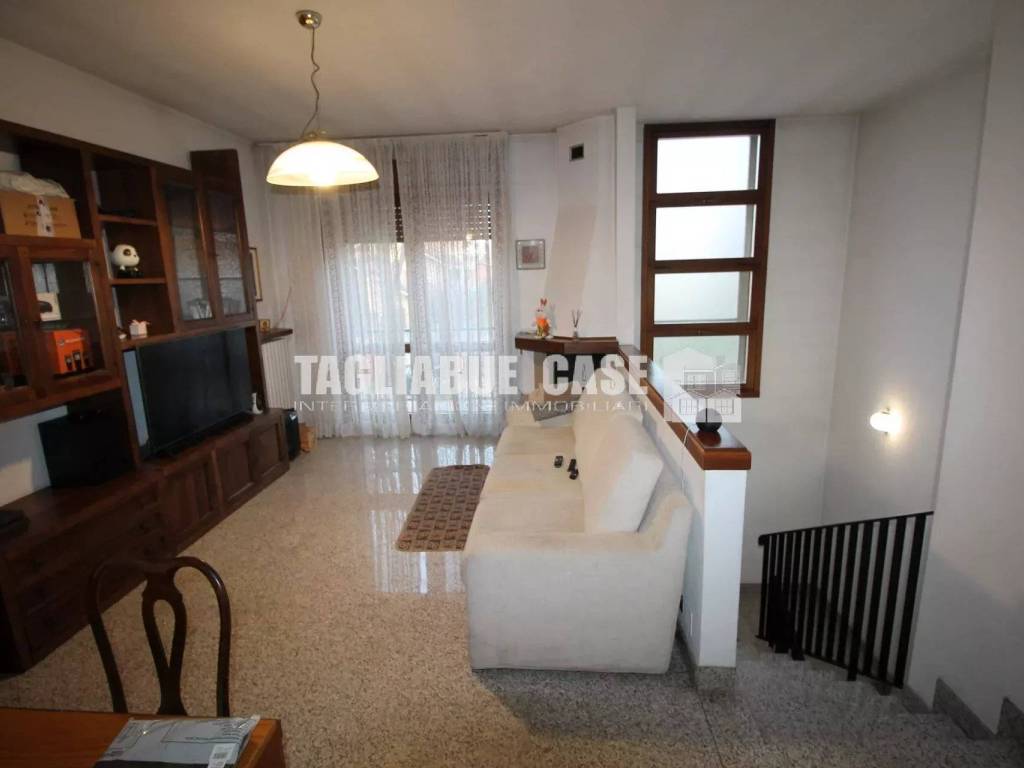 casa indipendente in vendita a Cormano in zona Molinazzo