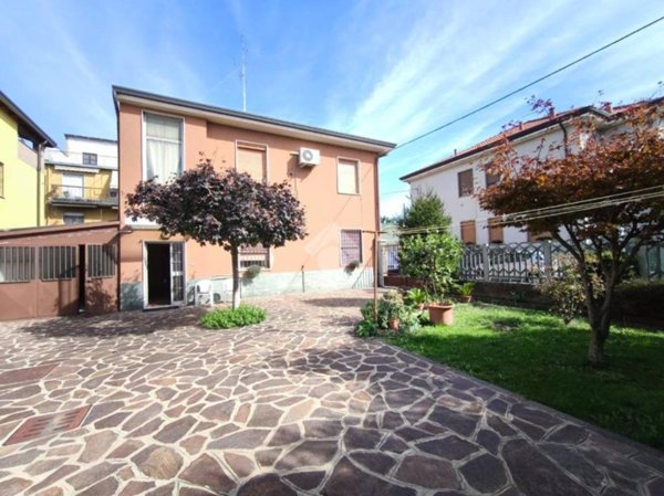 casa indipendente in vendita a Cormano
