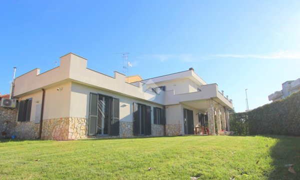 casa indipendente in vendita a Cornaredo