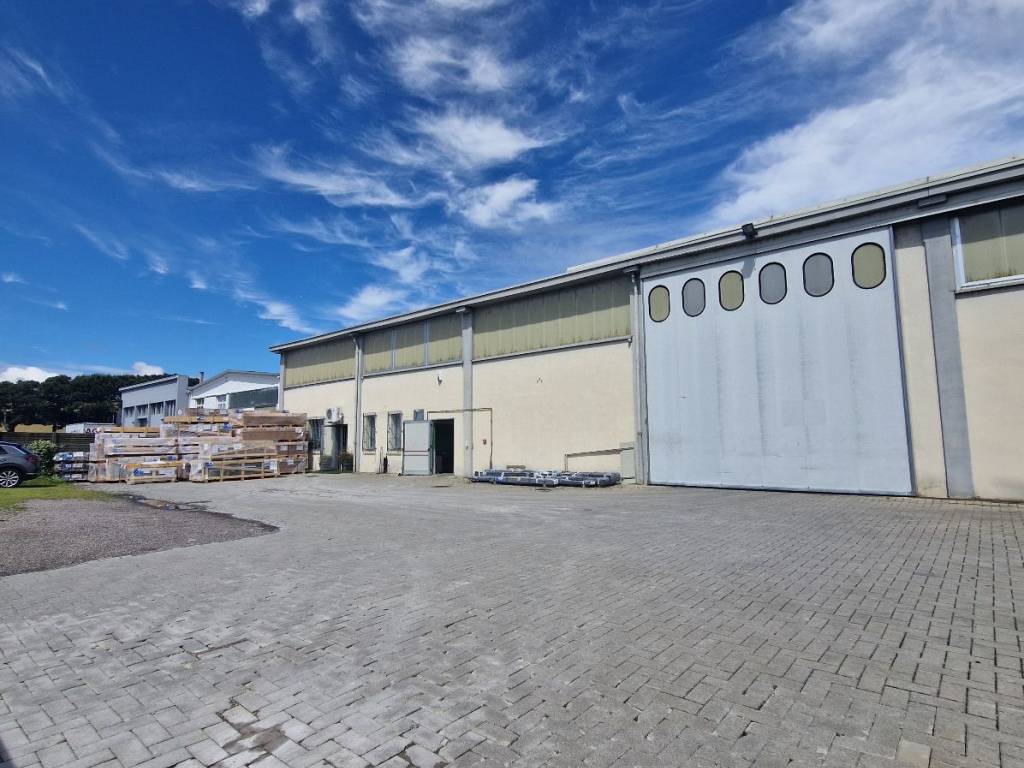 locale commerciale in vendita a Cornaredo
