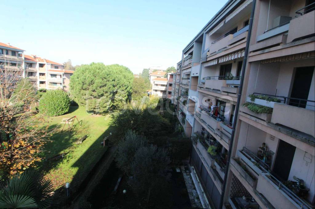 appartamento in vendita a Cornaredo in zona San Pietro all'Olmo