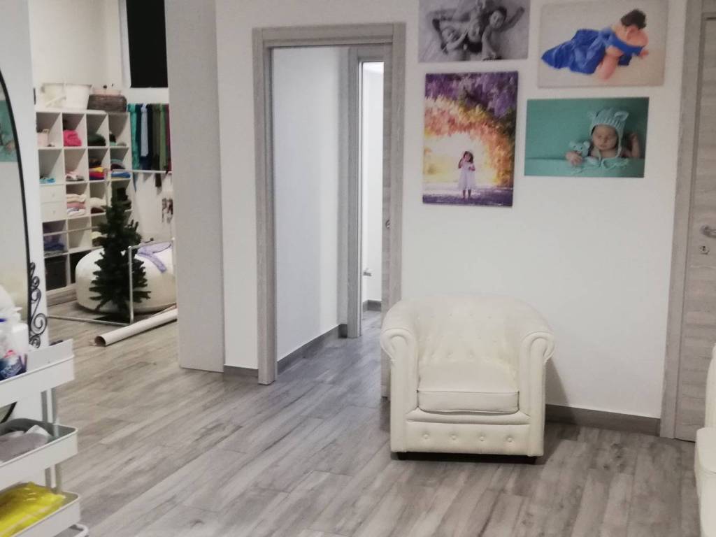 negozio in vendita a Cornaredo in zona San Pietro all'Olmo