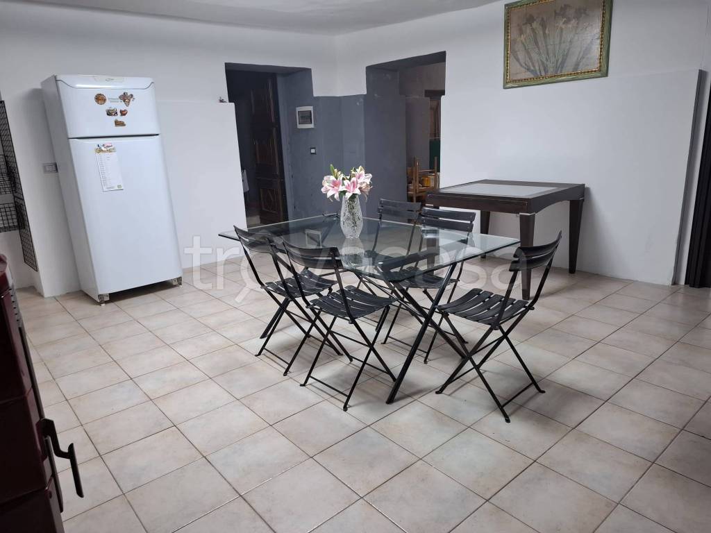 locale commerciale in vendita a Cornaredo in zona San Pietro all'Olmo