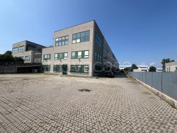 locale commerciale in vendita a Cornaredo