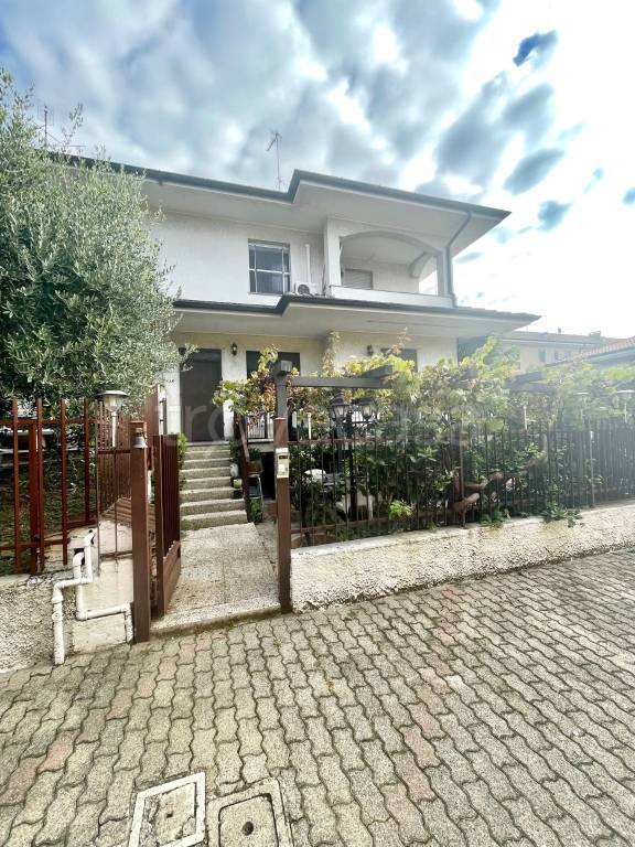 casa indipendente in vendita a Cornaredo