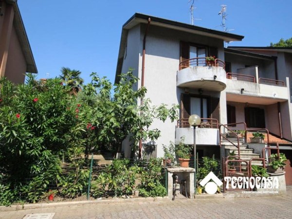 casa indipendente in vendita a Cornaredo