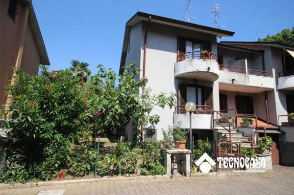 casa indipendente in vendita a Cornaredo in zona Favaglie