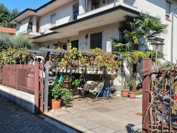 casa indipendente in vendita a Cornaredo