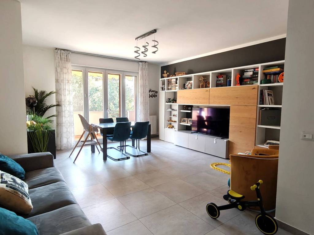 appartamento in vendita a Cornaredo in zona San Pietro all'Olmo