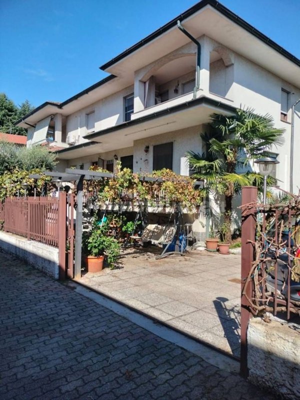 casa indipendente in vendita a Cornaredo