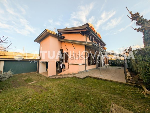 casa indipendente in vendita a Cornaredo