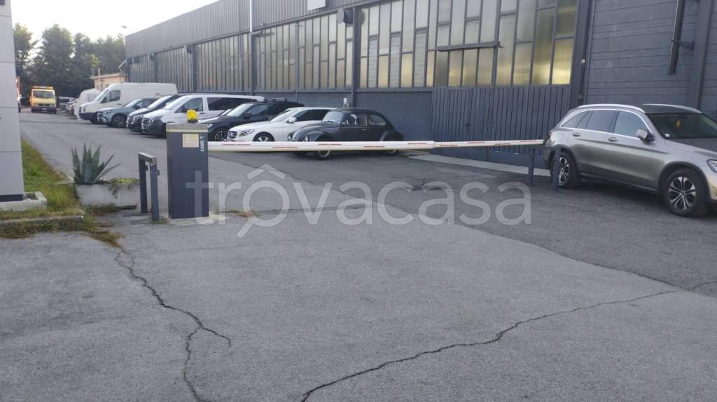 capannone in vendita a Cornaredo