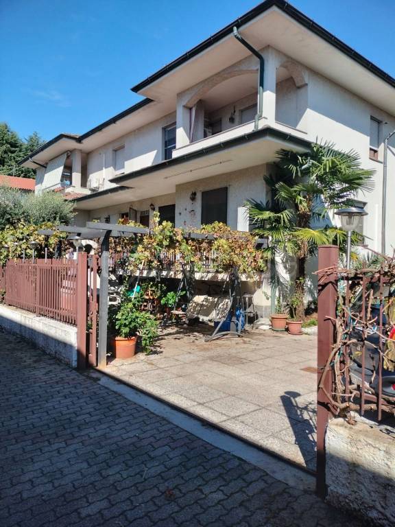 casa indipendente in vendita a Cornaredo