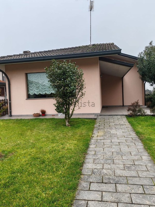 casa indipendente in vendita a Cornaredo