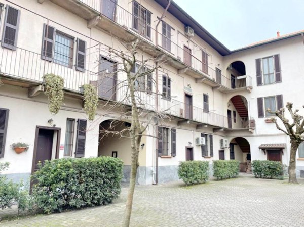 appartamento in vendita a Cornaredo in zona Favaglie