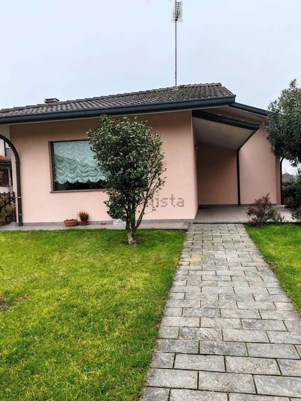 casa indipendente in vendita a Cornaredo