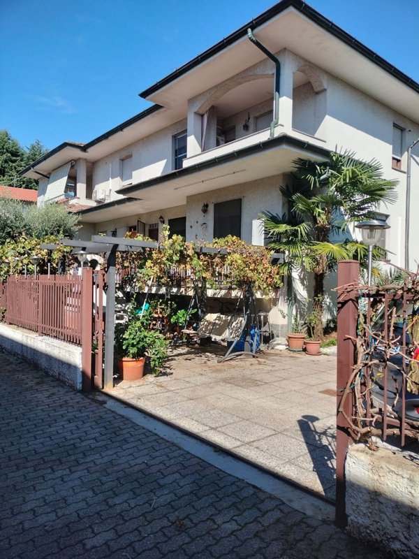 casa indipendente in vendita a Cornaredo