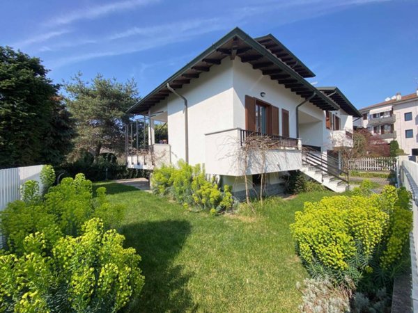 casa indipendente in vendita a Cornaredo