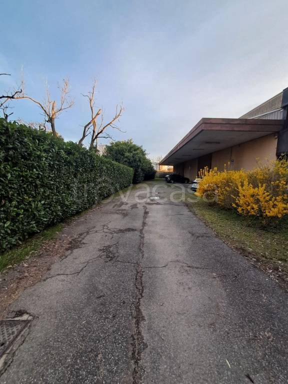 locale commerciale in vendita a Cornaredo