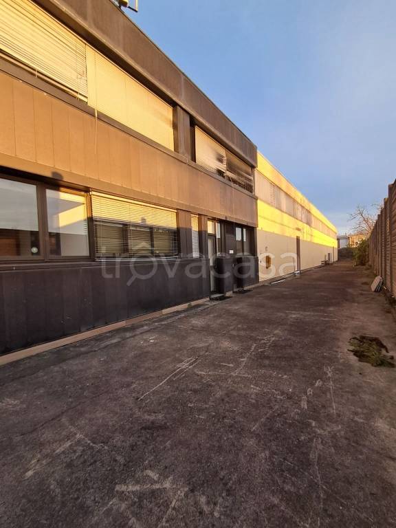 locale commerciale in vendita a Cornaredo