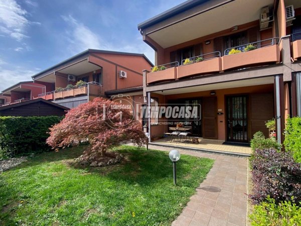 casa indipendente in vendita a Cornaredo