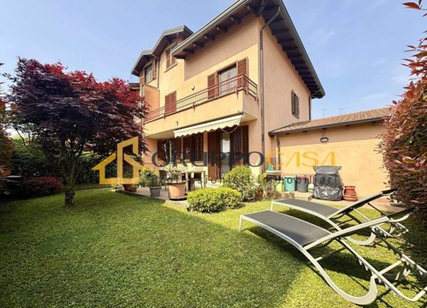 casa indipendente in vendita a Cornaredo