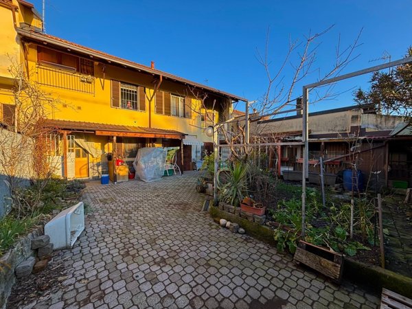 casa indipendente in vendita a Cornaredo in zona Cascina Croce